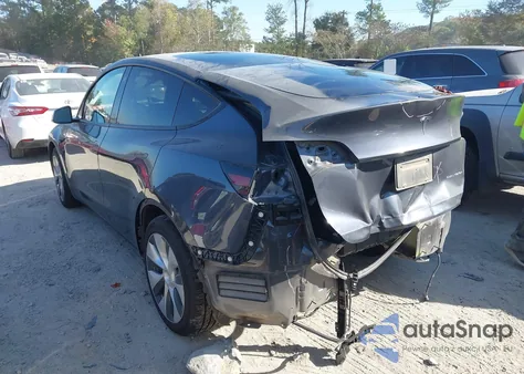 2022 Tesla Model Y Long Range Dual Motor All-Wheel Drive z USA, uszkodzony, nr VIN 7SAYGAEE4NF400129